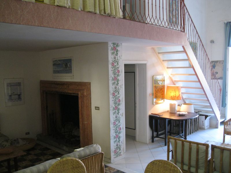 Living Room 045.jpg